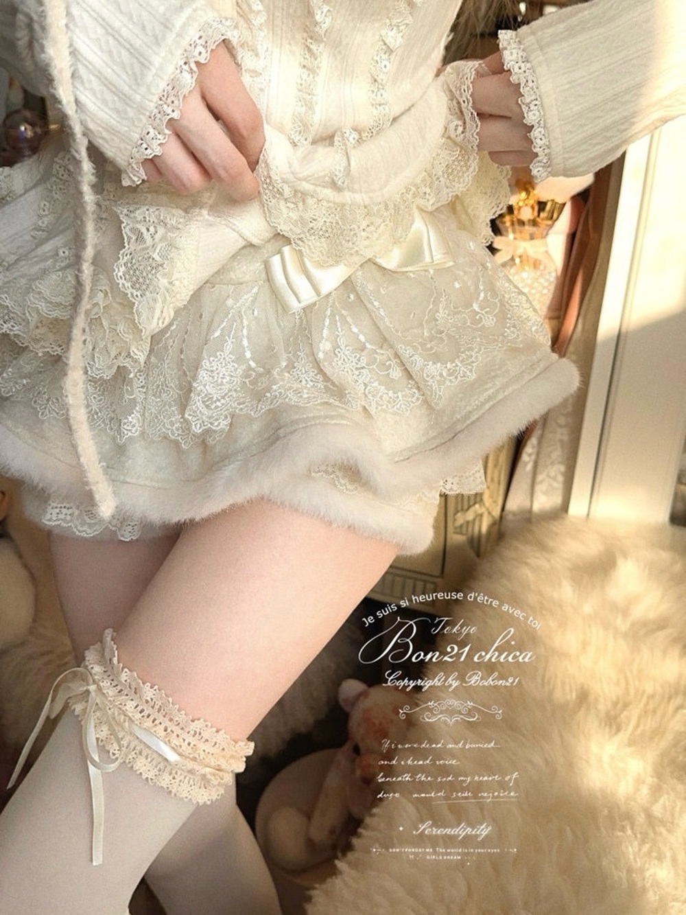 Bon24Hiz/Bobon24 Cream Faux Fur Mini Skirt/Bloomers with Lace detail
